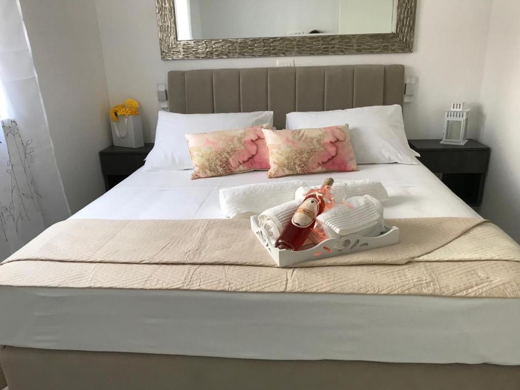 Hedonist-Luxury 2 Bedroom Apartment With Private Hot Tub, Garden And Free Parking Trogir Buitenkant foto