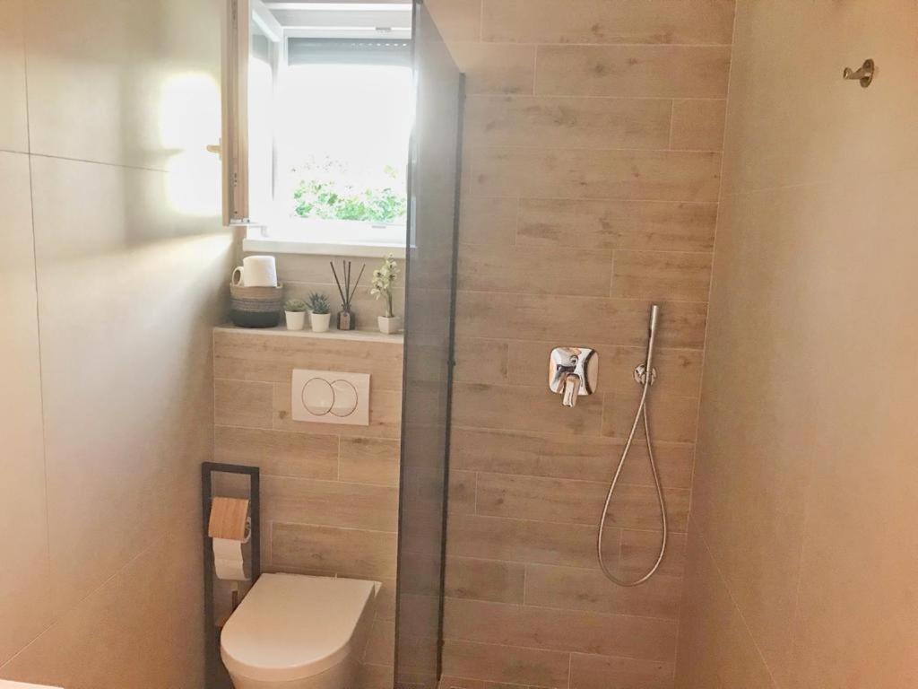 Hedonist-Luxury 2 Bedroom Apartment With Private Hot Tub, Garden And Free Parking Trogir Buitenkant foto