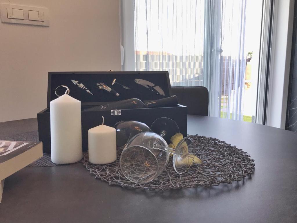 Hedonist-Luxury 2 Bedroom Apartment With Private Hot Tub, Garden And Free Parking Trogir Buitenkant foto