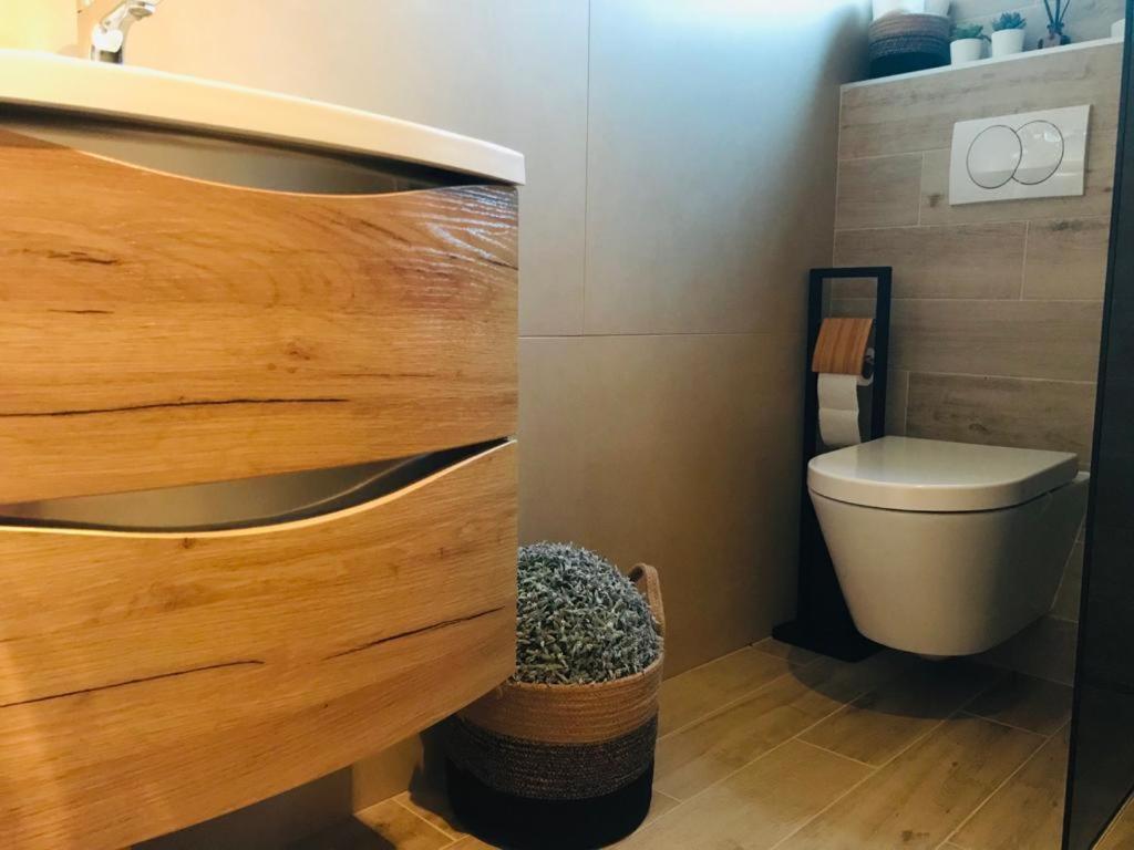 Hedonist-Luxury 2 Bedroom Apartment With Private Hot Tub, Garden And Free Parking Trogir Buitenkant foto