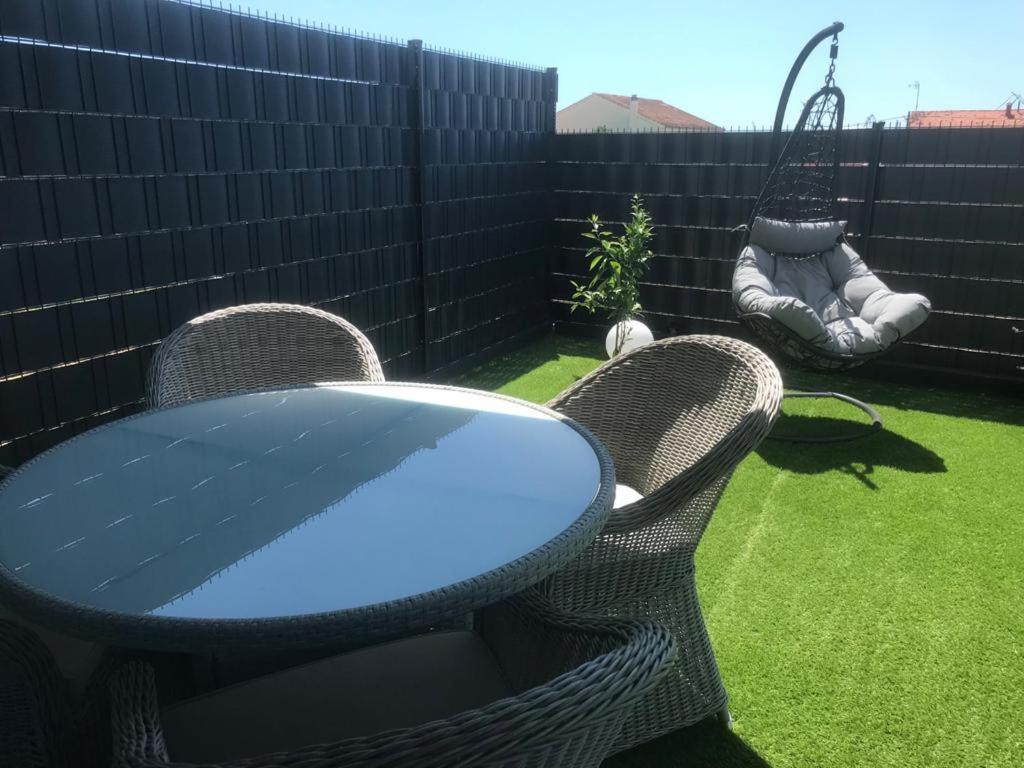 Hedonist-Luxury 2 Bedroom Apartment With Private Hot Tub, Garden And Free Parking Trogir Buitenkant foto